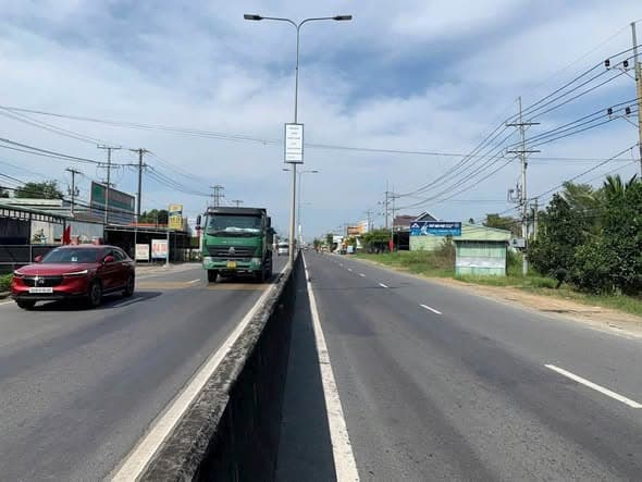 Kho Xưởng 3273m2 Mặt Tiền ĐT 824 - Giá Tốt 35 Tỷ