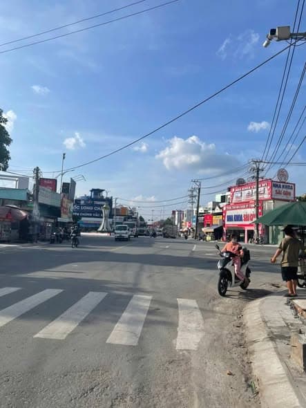 Mặt tiền vòng xoay Ngã 5 Bến Lức - Vị trí đắc địa, giá tốt