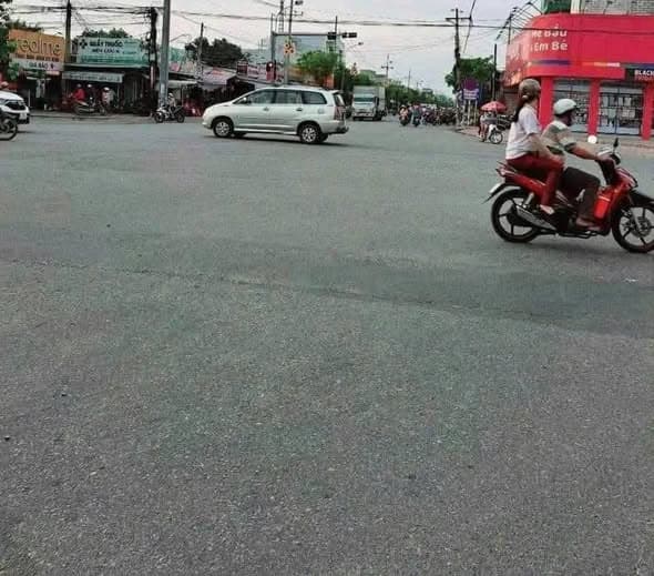 Mặt tiền vòng xoay Ngã 5 Bến Lức - Vị trí đắc địa, giá tốt