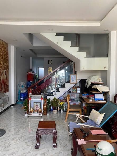 Bán Gấp Nhà 1 Trệt 1 Lầu Hẻm Xe Hơi Phường 7, TP. Tân An, Giá Chỉ 2.2 Tỷ